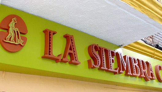 Rotulaciones Quintero Avisos en acrilico